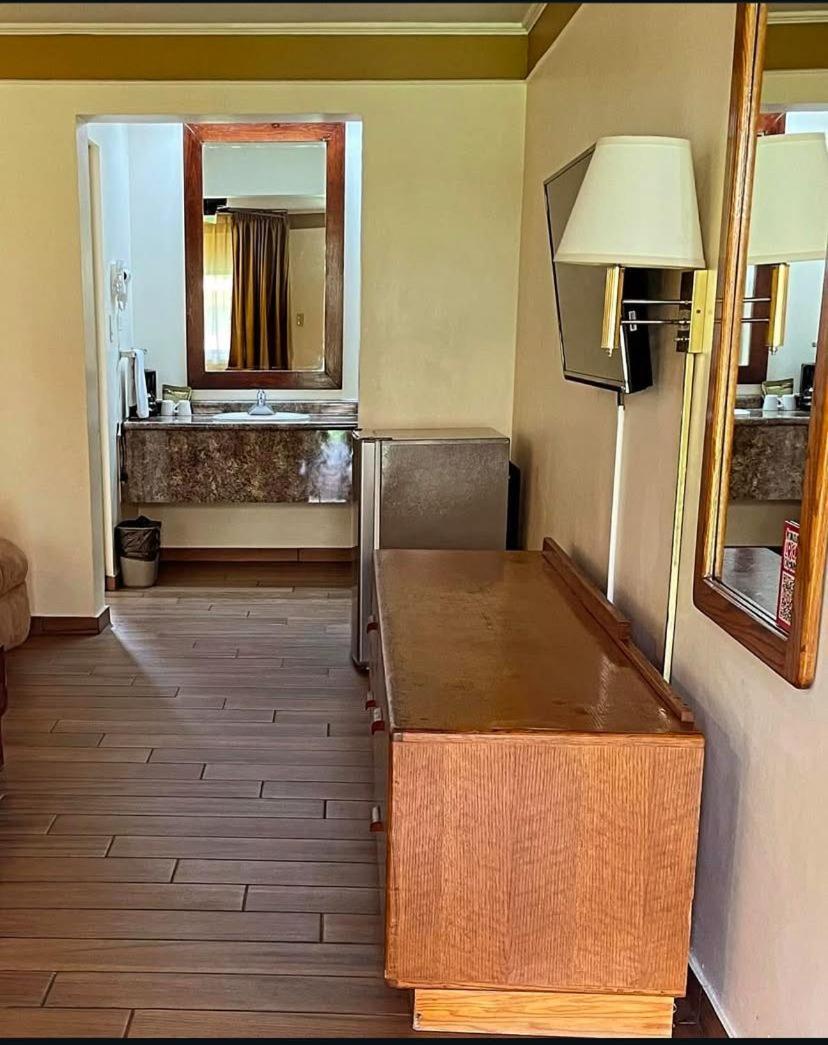Hotel Santa Fe Camargo Esterno foto