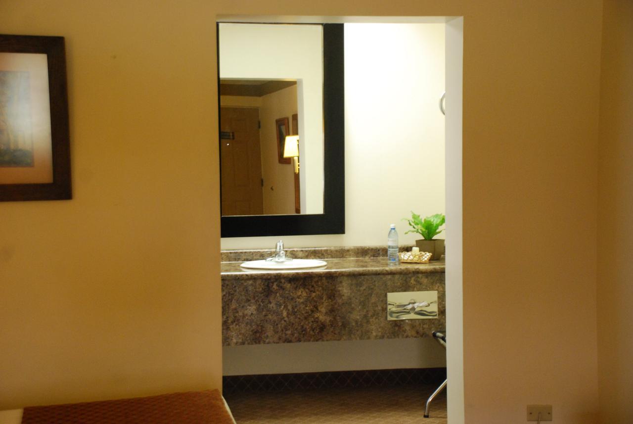Hotel Santa Fe Camargo Esterno foto